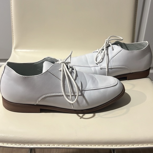 Boys white shoes - Picture 2 of 2